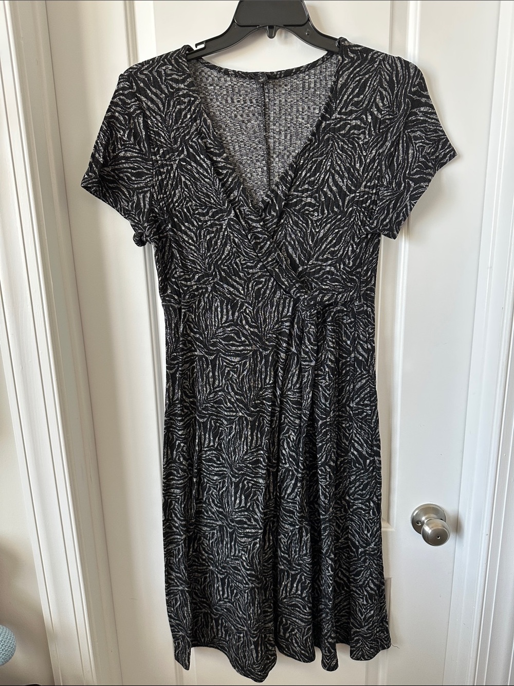 Women’s Black & Gray Patterned V-Neck Dress